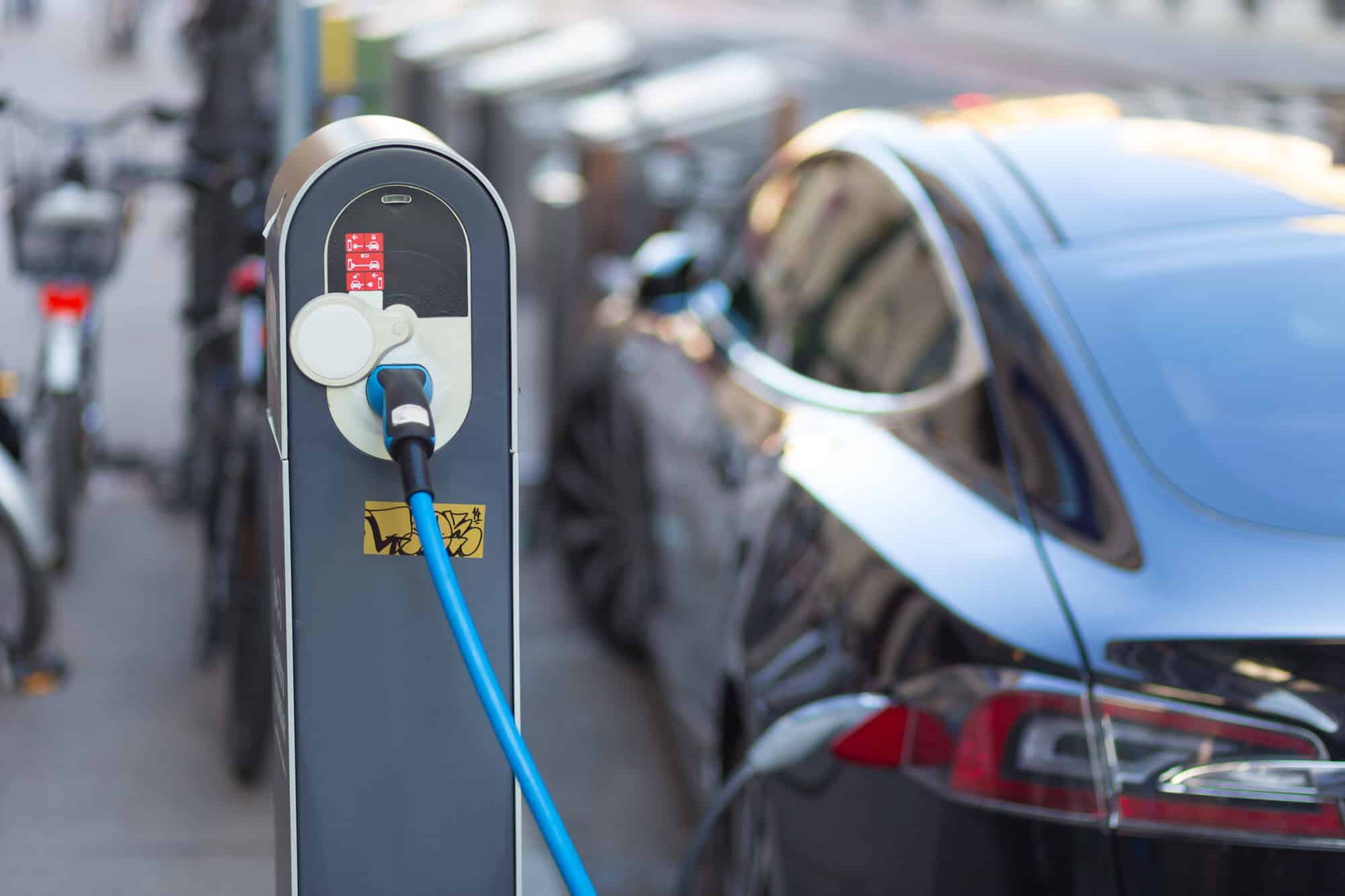 Ehrgeiziges Ziel: Werden bis 2020 eine Million Elektroautos Deutschlands Straßen befahren?