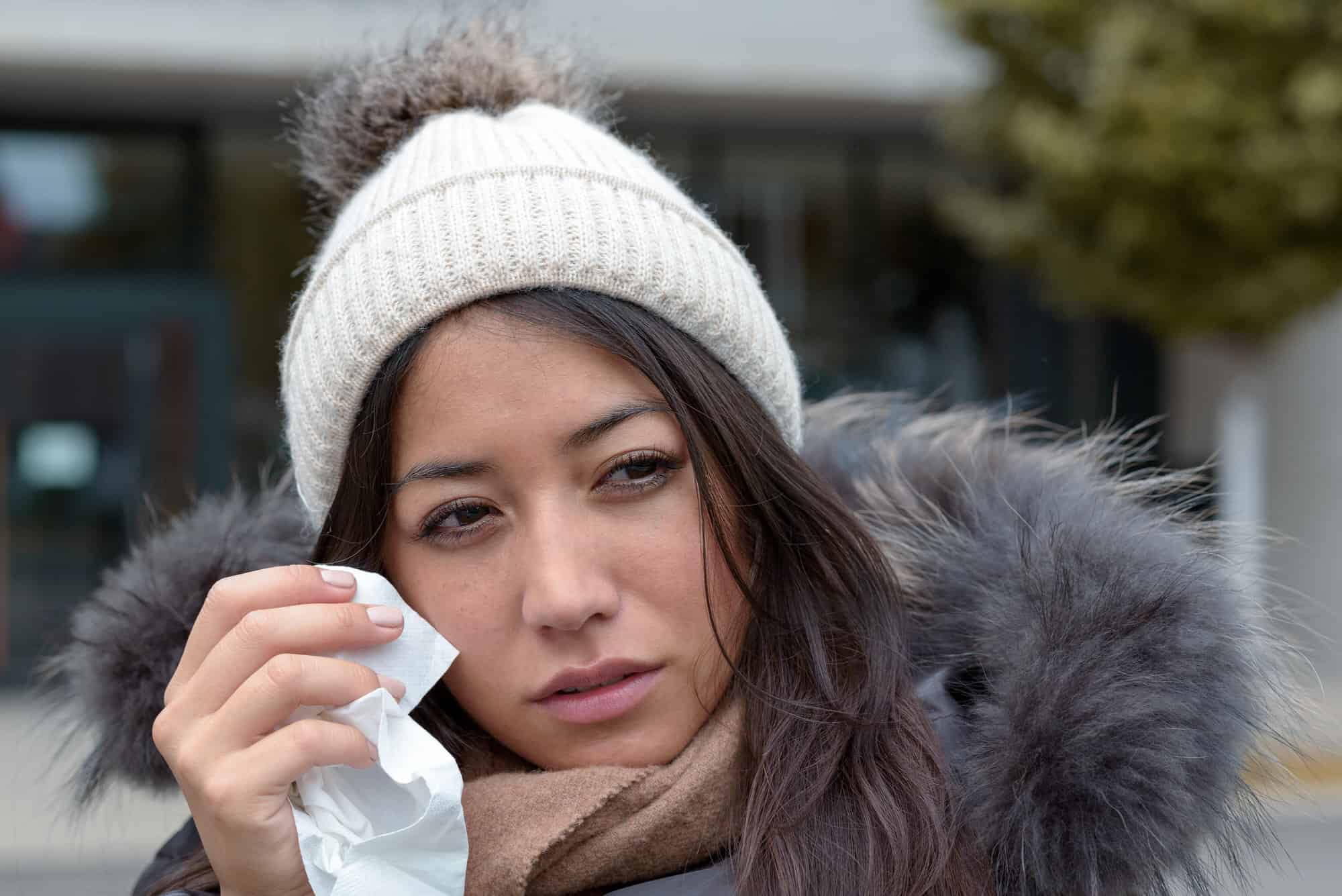 Wie schütze ich trockene Augen im Winter?